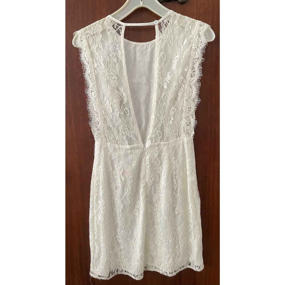 NWT Kimchi Blue Women’s Ivory Lace Sleeveless Open Back Dress size 6. - Picture 3 of 15